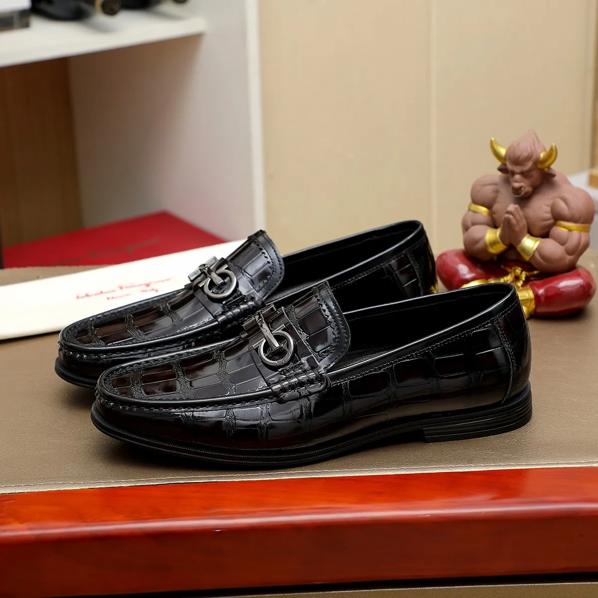 Men's shoes 250 🕷🕷🐂【Ferragamo】Ferragamo Popular fashionable casual shoes🇨🇳Official website counter 1:1 production, original mold opening💯Good quality can be seen, imported high-end first-layer pebbled calfskin, water-dyed🐂leather lining🌿very clear texture, high-quality waterproof, non-slip and wear-resistant outsole🎋high quality and low price, truly handmade🍓, color optional! Code number 38-44 (45. To be customized)